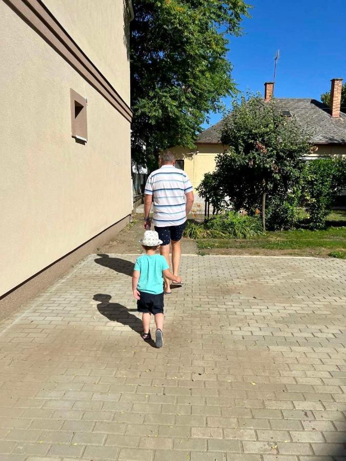 Zsuzsa Apartman Hajdúszoboszló 外观 照片