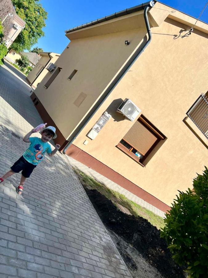 Zsuzsa Apartman Hajdúszoboszló 外观 照片